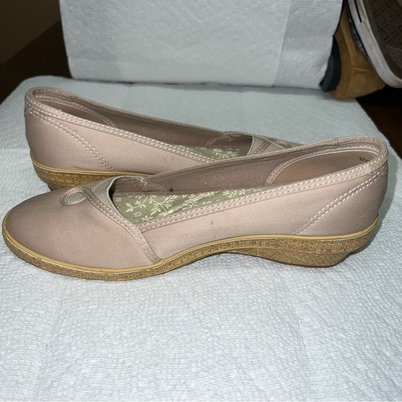 Grasshoppers Women's Size 9M- Beige/Tan Ortholite Shoes Wedge Heel Slip On - Picture 7 of 11
